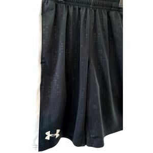 UNDER ARMOUR Boys Loose Fit Black Side Stripe Basketball Shorts‎ Sz M